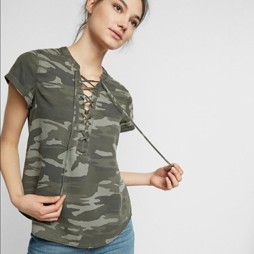 ✨ Express Camo Lace Up Top✨